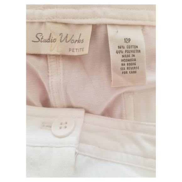 Studio Works White Capri Shorts Women's size 12P 32 Inseam 12 in NWT - Picture 10 of 10